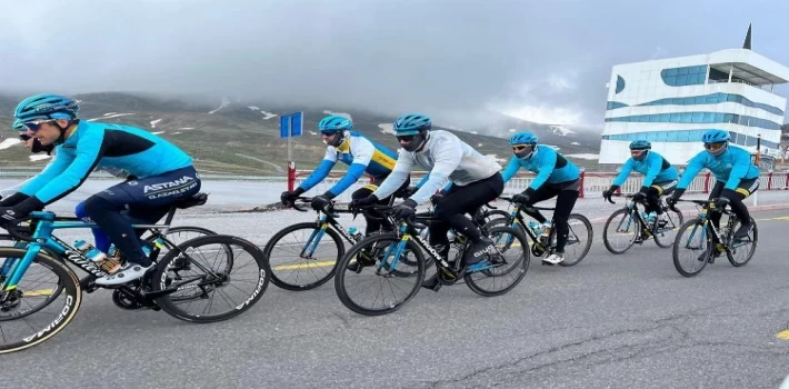 Kazak bisikletçiler Erciyes’i tercih ediyor