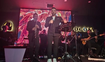 Kubilay Diner Fırtınası: Bogota Performancehall'ın Işıldayan Sahne Yıldızı Herkesi Büyülüyor!